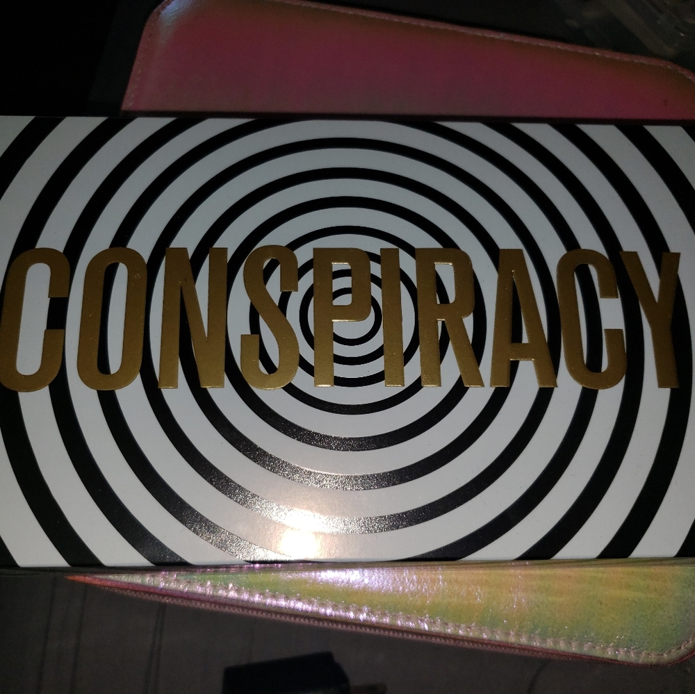 Conspiracy pallette